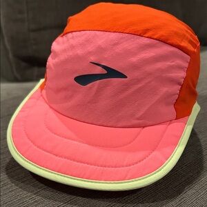BROOKS Lightweight Packable Hat Coloblock Neon Pink/Cherry Tomato OS NWT